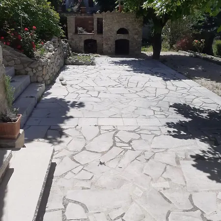 Oda ve Kahvaltı La Tonnelle 3*