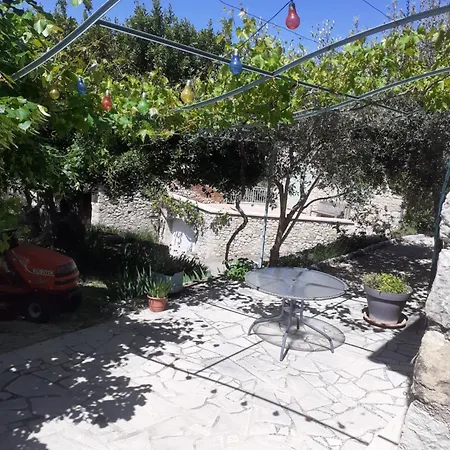 Oda ve Kahvaltı La Tonnelle